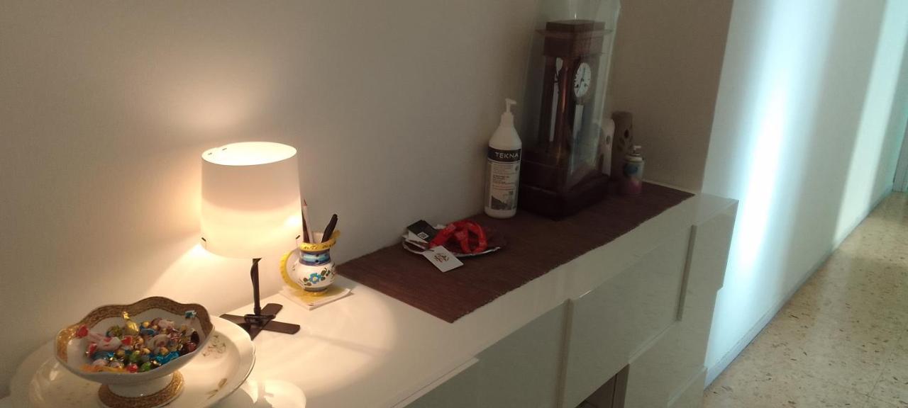 "House Of Lella" Appartamento 2 Camere Da Letto Милано Екстериор снимка